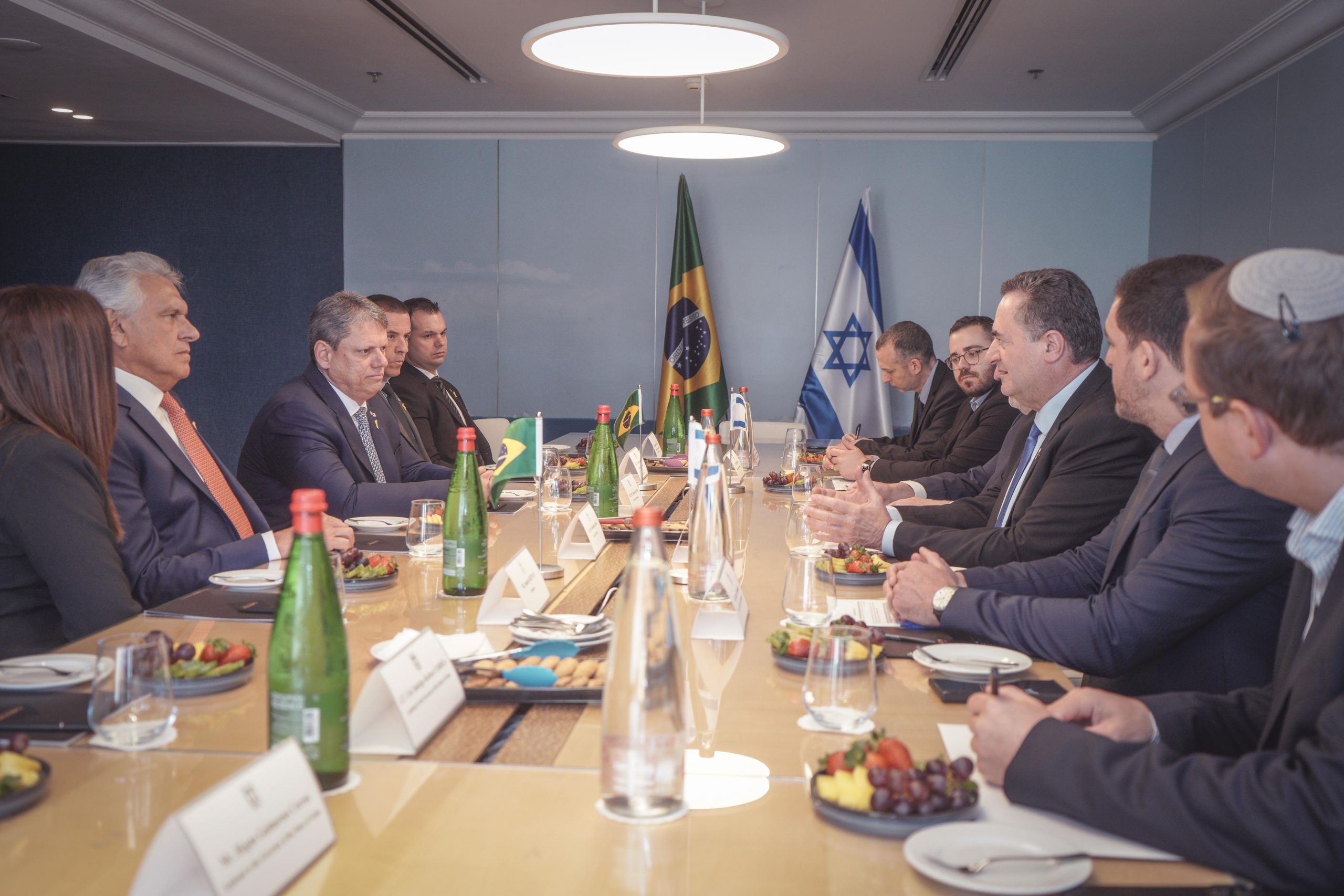 Governador Ronaldo Caiado no Ministério das Relações Exteriores de Israel: “Sentimento de carinho e respeito por tudo que nos auxiliam” (Fotos: Hegon Correa)