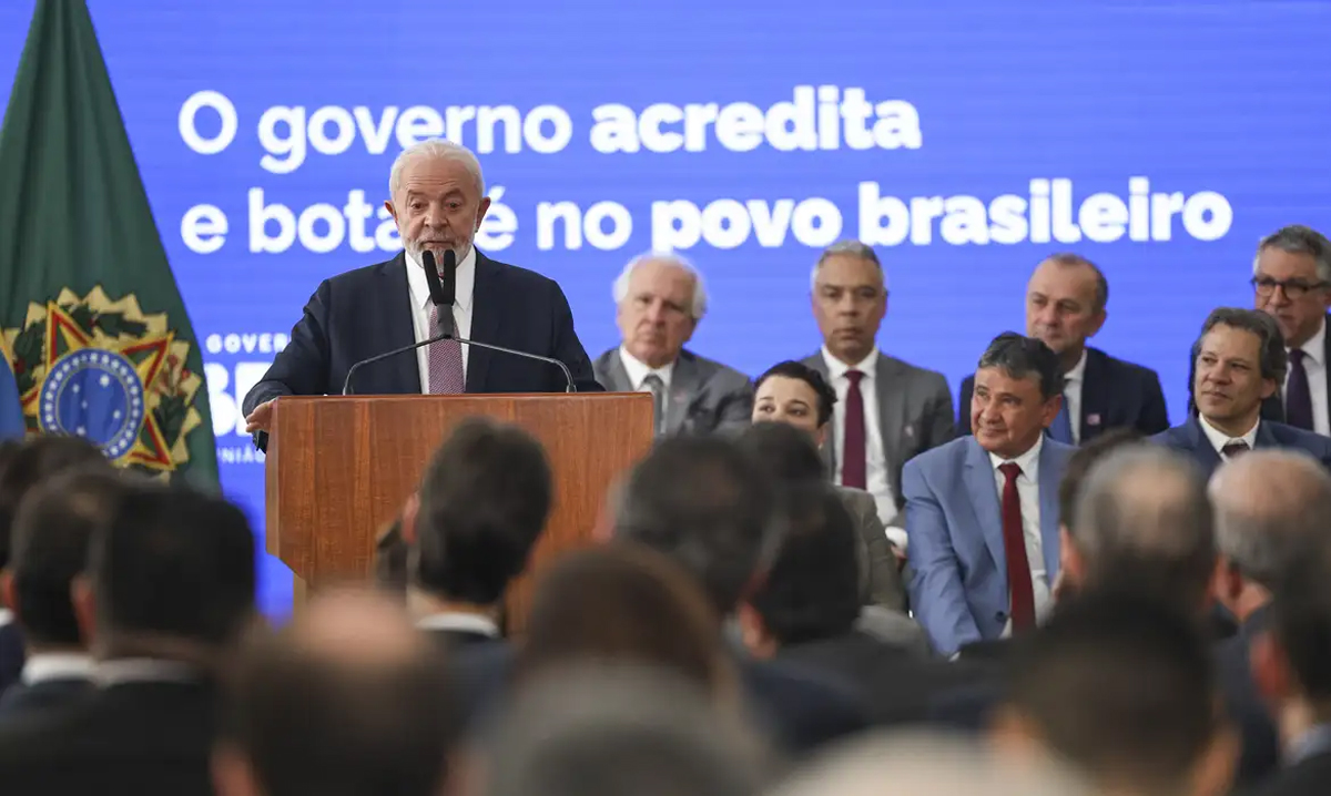 O presidente Luiz Inácio Lula da Silva participa do lançamento do Programa Acredita, em cerimônia no Palácio do Planalto