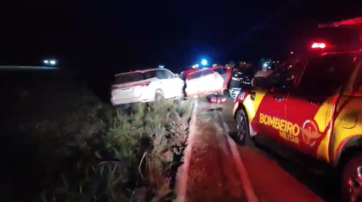 Veículos envolvidos no acidente na BR-060 próximo a Guapó, Goiás