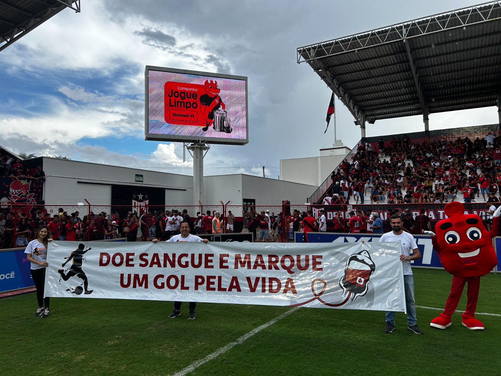Equipe do Hemocentro esteve presente em um jogo por rodada divulgando a mensagem da doação de sangue em estádios em diferentes regiões de Goiás
