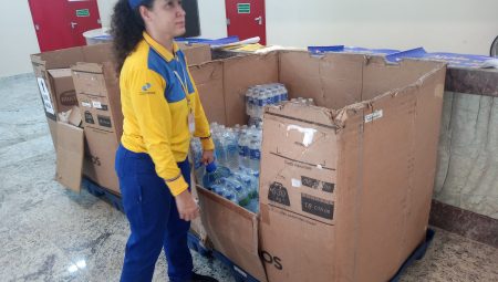 Correios ampliam rede de coleta de doações para auxiliar vítimas das chuvas no Rio Grande do Sul