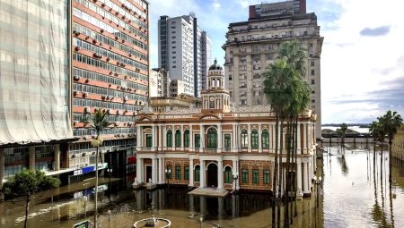 Centro histórico de Porto Alegre permanece alagado devido as fortes chuvas dos últimos dias