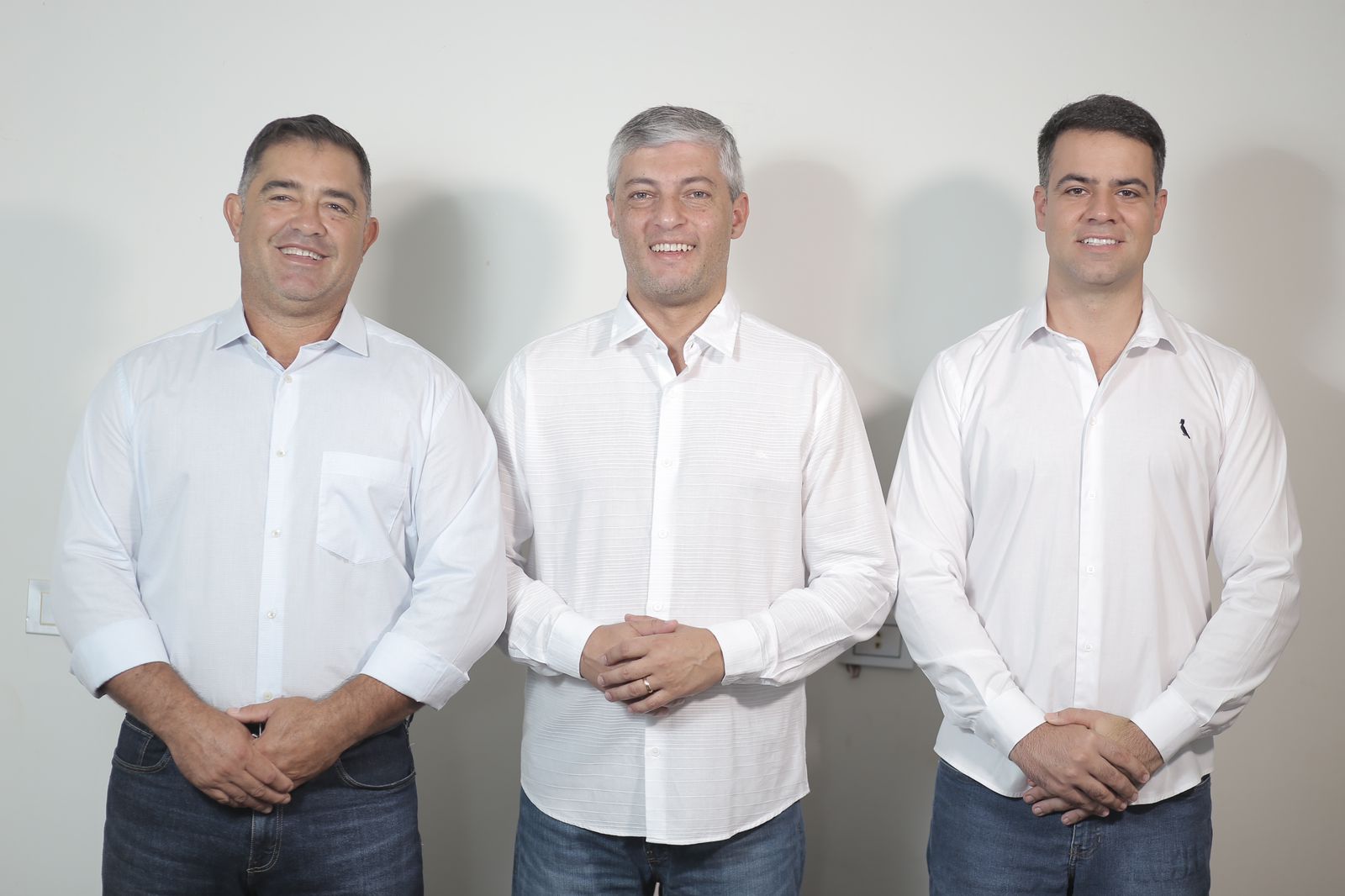 Da esquerda para a direita: pré-candidato a prefeito Clayton Carvalho (PP); prefeito de Buriti Alegre, André Chaves (MDB); e pré-candidato a vice-prefeito, Emiliano Gomes (MDB)