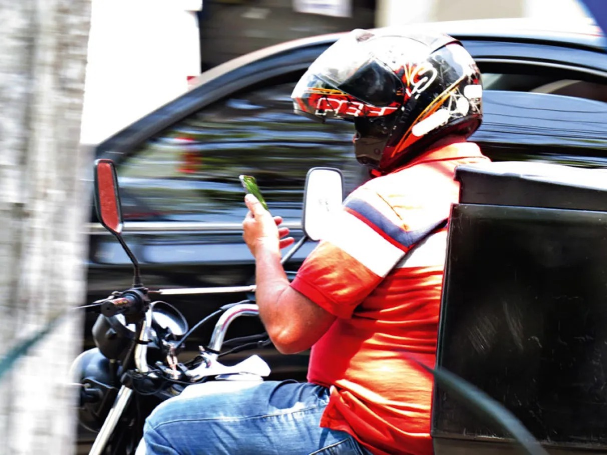  Mobilidade realiza blitz educativa sobre uso do celular e direção nesta quinta-feira (23/5), das 16h às 17h, no cruzamento das Avenidas Terceira Radial com Botafogo, Setor Pedro Ludovico