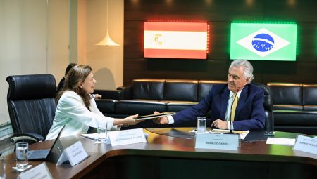 Caiado e embaixadora da Espanha, Mar Fernández-Palacios, falam sobre novas parcerias entre Estado e país europeu