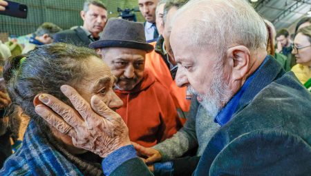 Presidente da República, Luiz Inácio Lula da Silva, durante Visita a abrigo em São Leopoldo - RS.