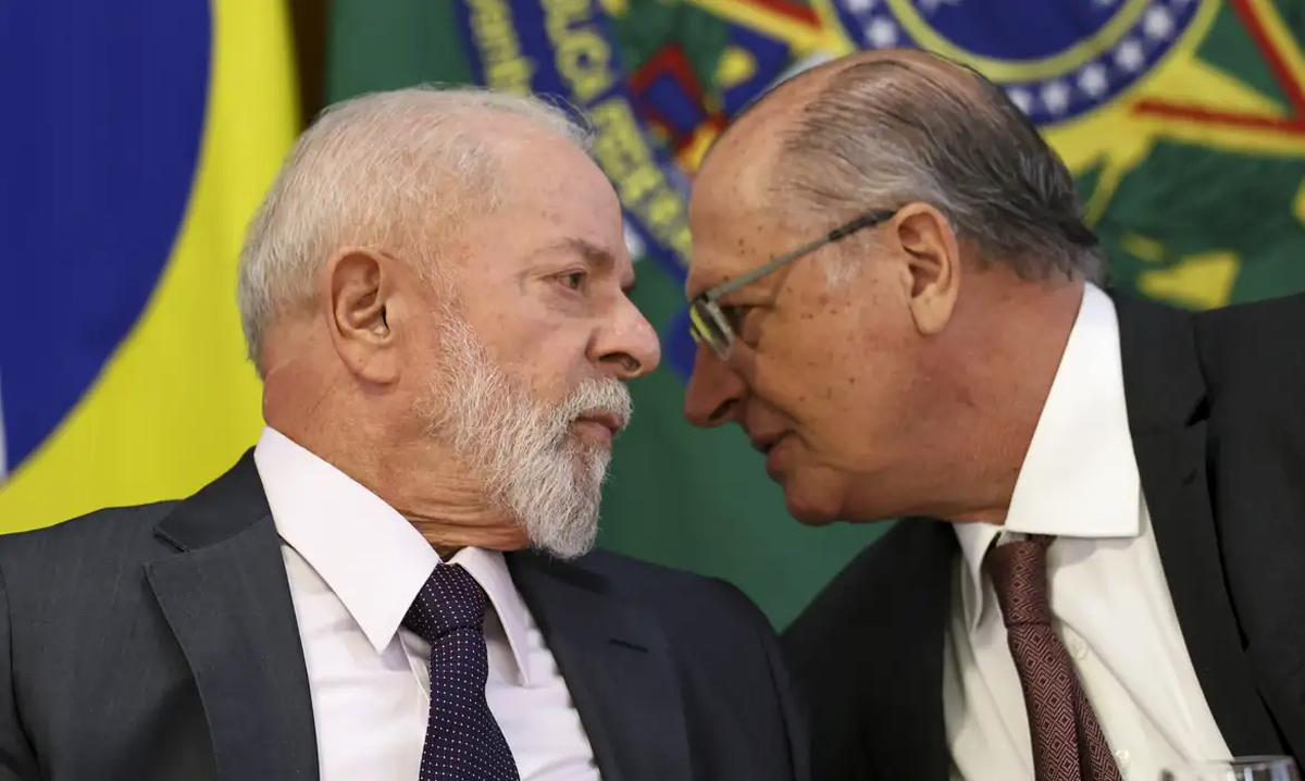 O presidente Luiz Inácio Lula da Silva e o vice-presidente Geraldo Alckmin durante anúncio de novas medidas de apoio à população e à reconstrução do Rio Grande do Sul