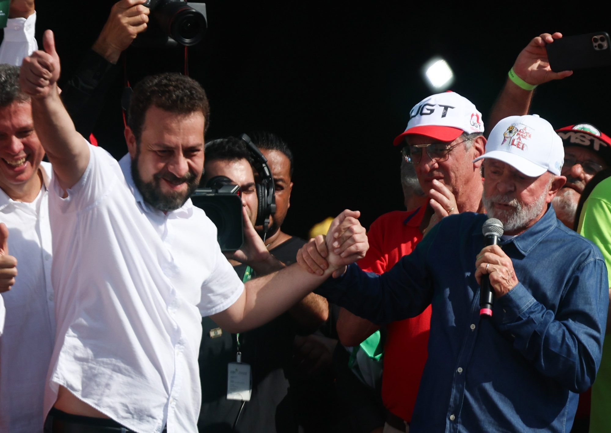 Presidente Lula e o pré-candidato a prefeito de SP Guilherme Boulos (PSOL) durante ato de 1° de Maio