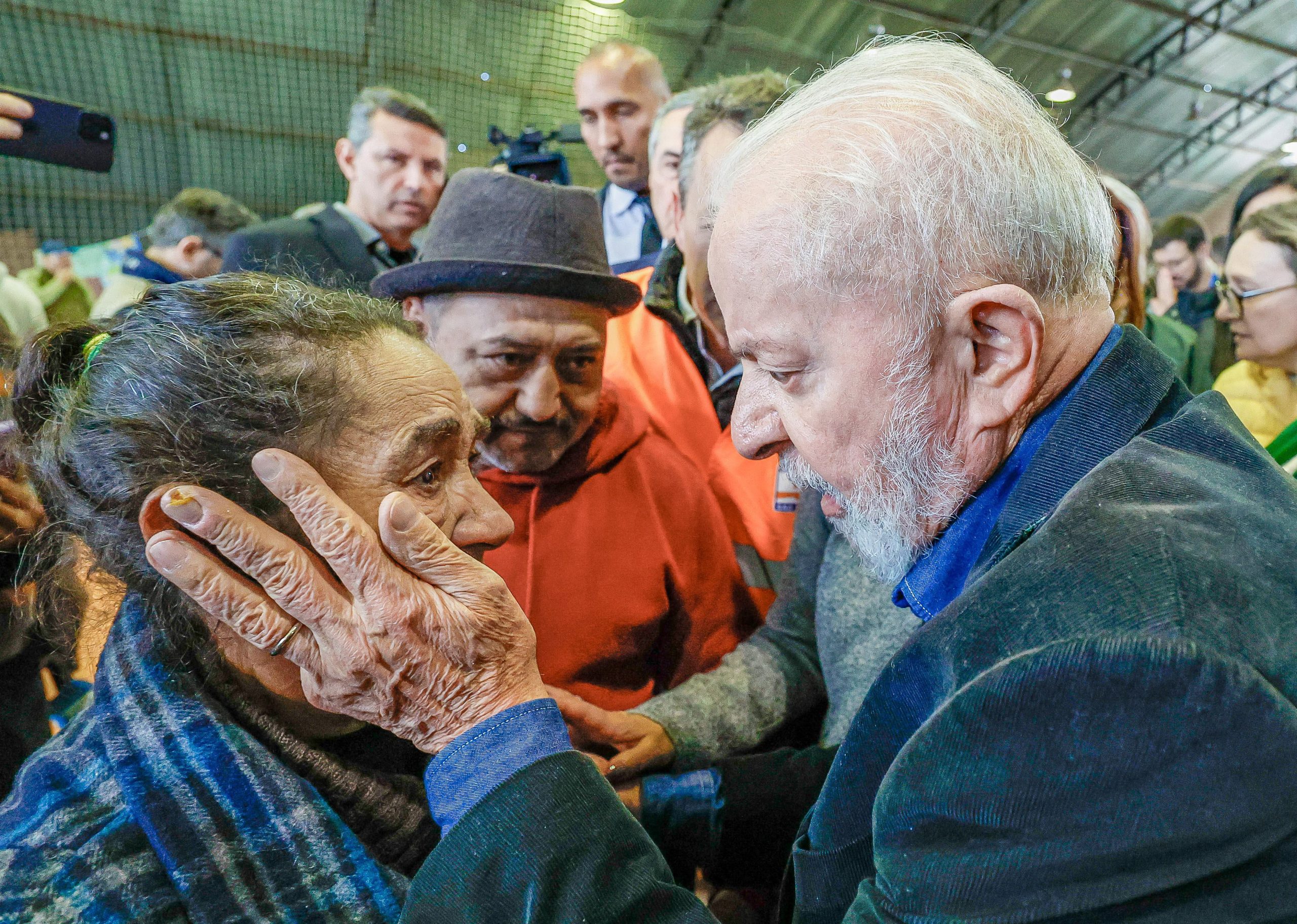 Presidente da República, Luiz Inácio Lula da Silva, durante Visita a abrigo em São Leopoldo - RS.