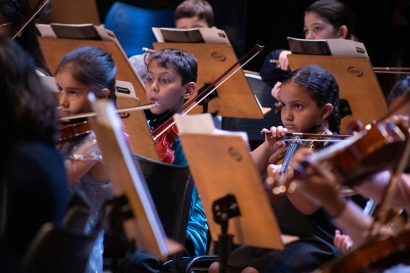 Orquestra Infantil Mozart e a Sinfônica Pedro Ludovico, da Escola do Futuro em Artes Basileu França