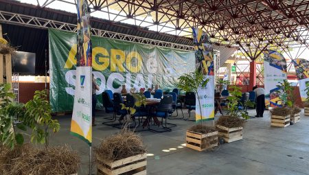 Estande do Governo de Goiás na Pecuária: informações e serviços voltados ao produtor rural e ao público do evento