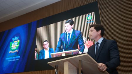 Governador em exercício, Daniel Vilela exalta ações do governo de Ronaldo Caiado durante inauguração da nova Câmara de Aparecida