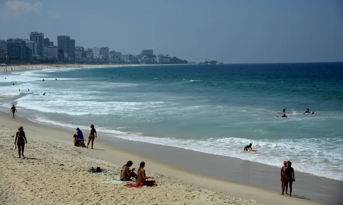 Entenda a proposta de emenda constitucional sobre “privatização das praias” em discussão no Senado