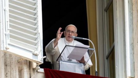 Vaticano Aprova Homens Gays como Padres