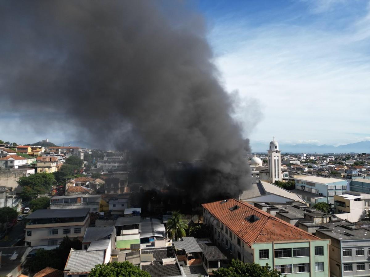 Incêndio na Fábrica Maximus Confecções de Fantasias no Rio