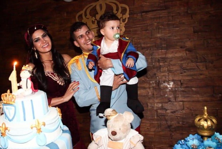 Foto: Aniversário – A jornalista e apresentadora, a goiana LUCILENE CAETANO e o lutador de MMA FELIPE SERTANEJO celebraram na noite da sexta-feita (29) o primeiro ano do filho, THEO. A festa, realizada no Buffet Fantastic World, dentro do Estádio Cícero Pompeu de Toledo, o Morumbi, em São Paulo, teve decoração inspirada em contos de fadas. Foto: MARCOS RIBAS/BRAZIL NEWS