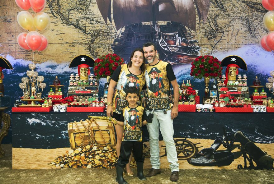 No último dia 8, JOSÉ REINALDO e JACKIE DORNELLAS, receberam convidados para comemorar os 7 anos de seu filho CARLOS EDUARDO (CADU), no espaço Doce Mundo Festas, com decoração exclusiva de Thiago Limirio Eventos