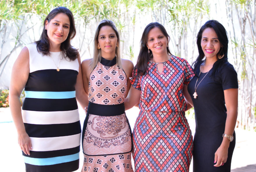 As empresárias Viviane Caetano Lima, Karine Santos Carvalho e Ana Carolina de Morais Garcia com a dentista Karlla Trindade, representando o Grupo Pão Nosso, que recebeu as doações da Palestra: “A Mediação e o Sistema Multiportas”, com o Juiz de Direito Dr. Rodrigo de Castro Ferreira, realizado no último sábado (16), na sede da CANMEC &INAMEC