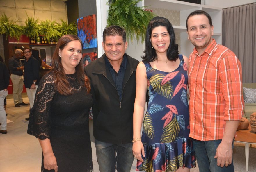 Mostra. ALESSANDRA DIAS, EVANDRO FAUSTO, LUDMILA KOFIS e MARCOS COELHO na inauguração da Mostra Persifashion