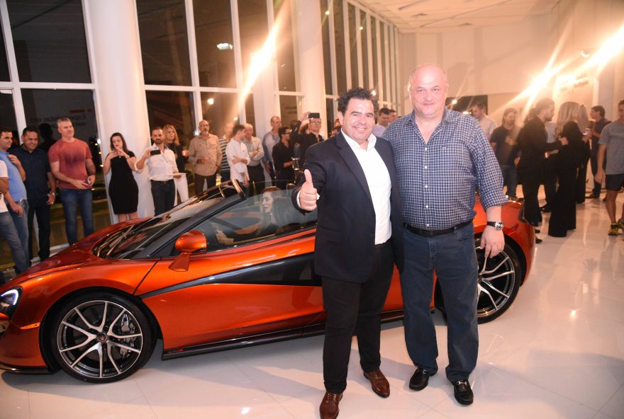 CARROS.O diretor da Eurobike Renato Bernardes e o presidente Henry Visconde durante coquetel de inauguração da revenda de automóveis Premium zero quilômetro e usados das marcas Audi, BMW, BMW Motorrad, Jaguar, Land Rover McLaren, MINI e Porsche

(FOTO:CRISTIANO BORGES)