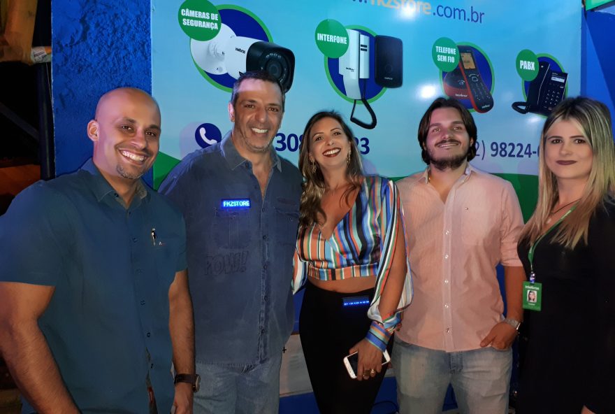 Os empresários Fábio Kahlil e Janaina (ao centro) receberam convidados como Andre Faria (Intelbrás), Christian Garcia e Luana Olimpio (Intelbrás) na inauguração da FKZ Store, no Serrinha
FOTO: ELPÍDIO FIORDA