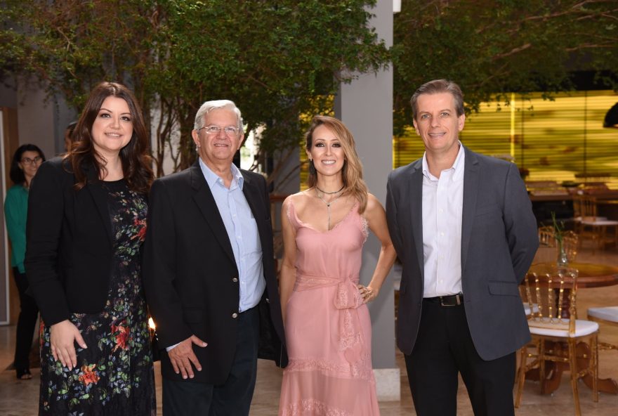 Viviani Zorzete, Pedro Barros, Keilen Menezes e Marcelo Siviero na festa que comemorou os 20 anos da Bela Arte e apresentação dos lançamentos da temporada 2017 dos produtos que levam a assinatura Hunter Douglas®
Foto: Cristiano Borges