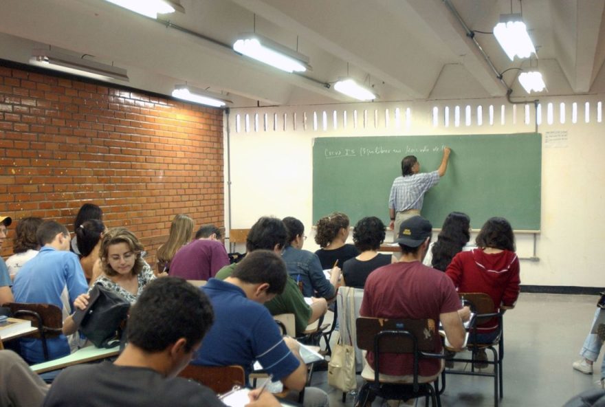 O Encceja é um exame para jovens e adultos que não tiveram oportunidade de concluir os estudos na idade apropriada (Foto: Arquivo/Agência Brasil)