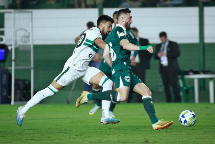 Goiás perde para o lanterna Coritiba no Brasileirão; veja semana dos goianos