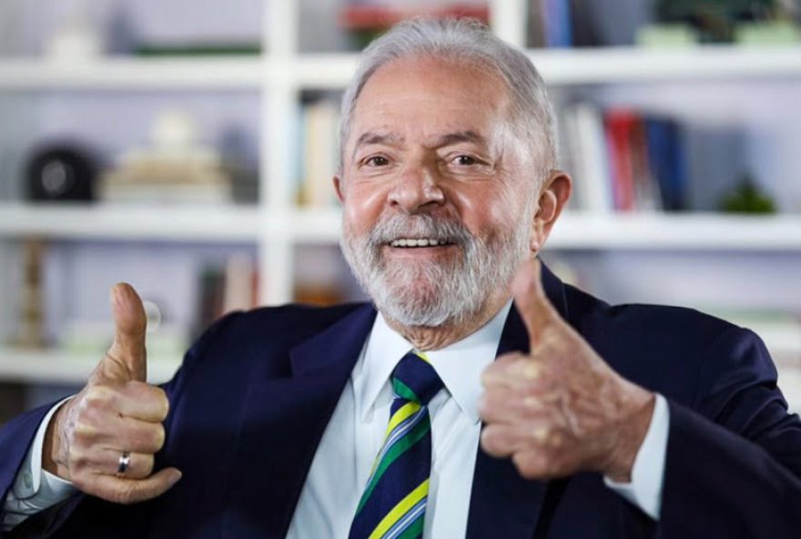 Após dez dias afastado por pneumonia, Lula retorna aos trabalhos no Planalto