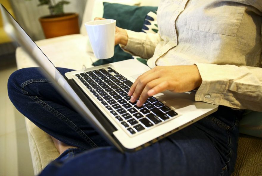 Recentemente, um estudo mostrou que 79% dos profissionais de tecnologia preferem pedir demissão a perder home office. (Foto: Marcelo Camargo/Agência Brasil)