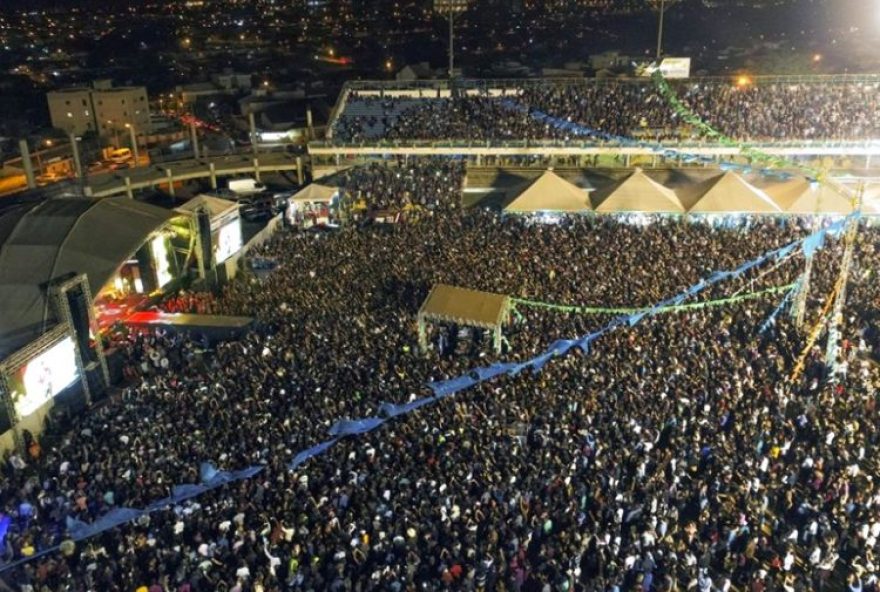 Nomes como  Luan Santana, Edson e Hudson, Kleo Dibah e cantores gospel também subirão ao palco da festa que é uma celebração ao aniversário de 115 anos da cidade. (Foto: Prefeitura de Anápolis/Arquivo)