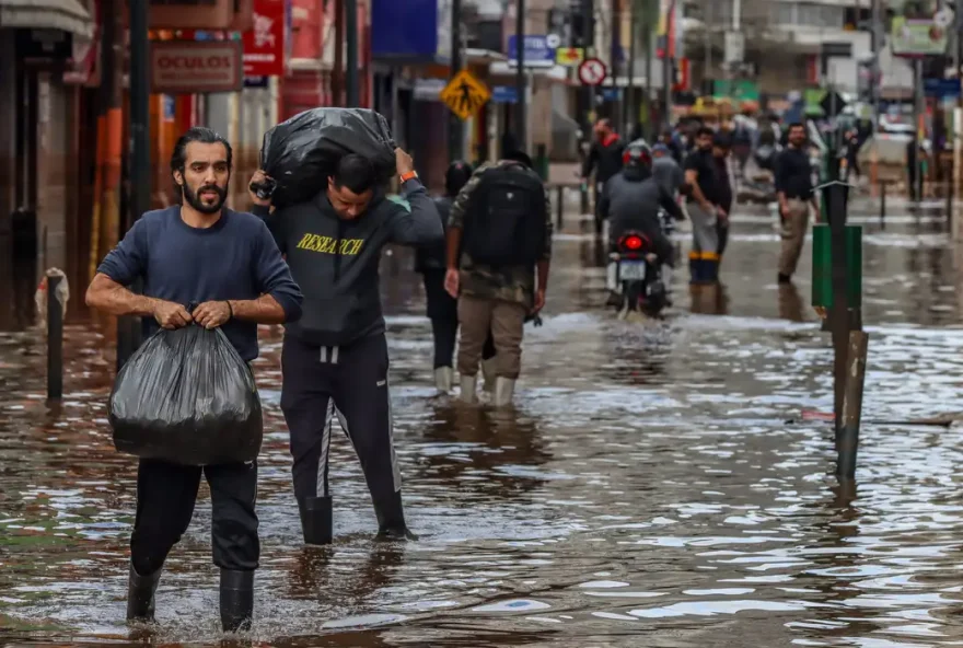 Vítimas das chuvas, 34 pessoas seguem desaparecidas. (Foto: Reprodução)