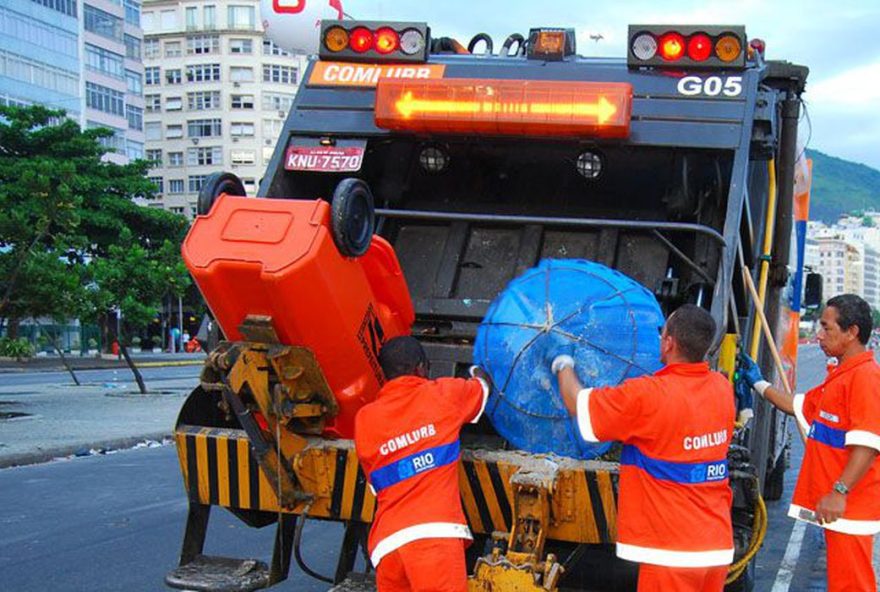 Percentual de domicílios brasileiros com acesso à coleta de lixo por serviços de limpeza e com conexão à rede geral de esgotamento sanitário cresceu em seis anos. 
(foto: Reprodução\ Agencia Brasil)