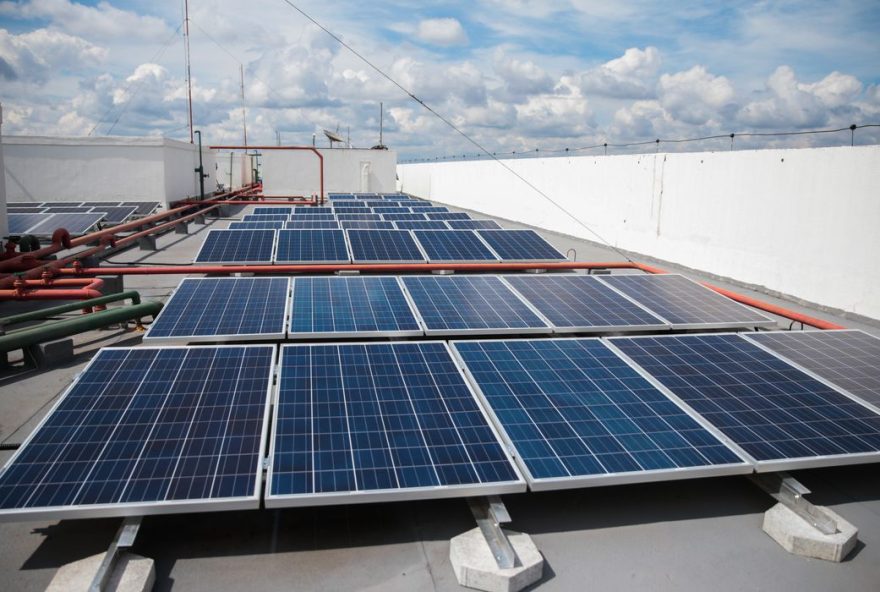 Painéis solares podem se pagar em cinco anos, segundo especialista (Foto: José Cruz/Agência Brasil)