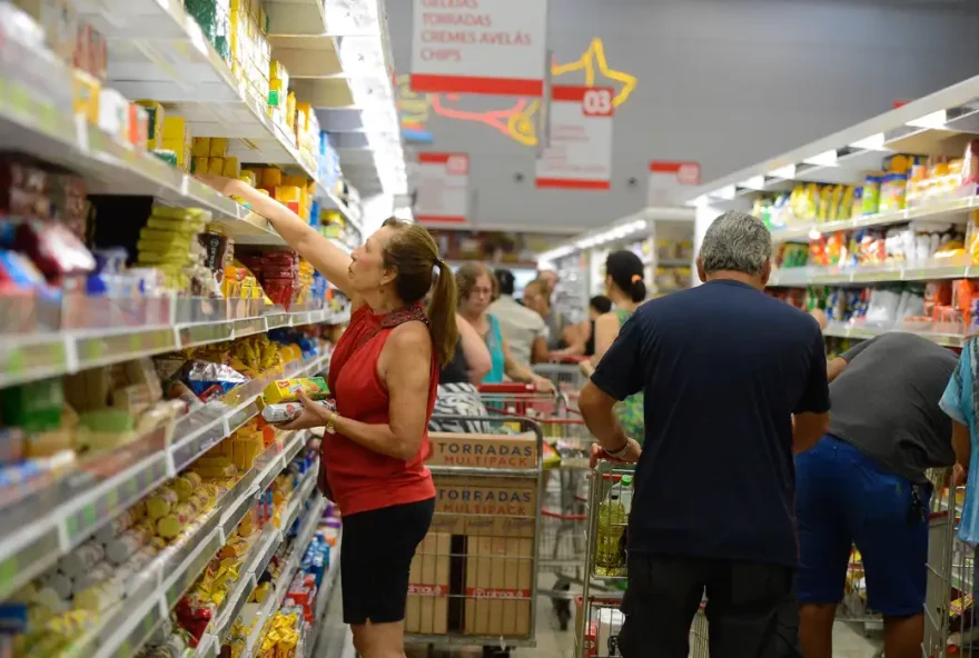 Dez capitais brasileiras registraram, em junho,  aumento no custo médio da cesta básica, é o que revela a Pesquisa  de Alimentos