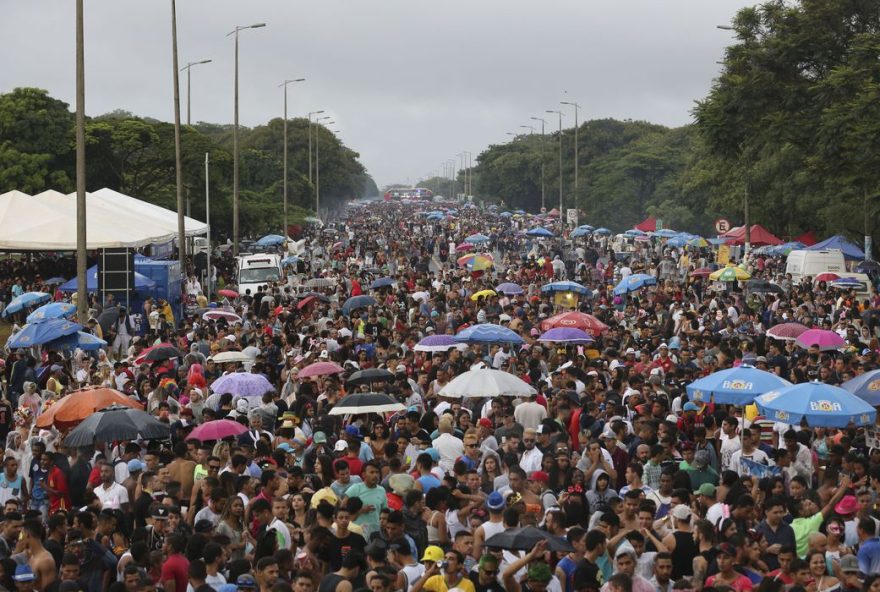 Carnaval: Feriado será de chuvas fortes e chegada de frente fria