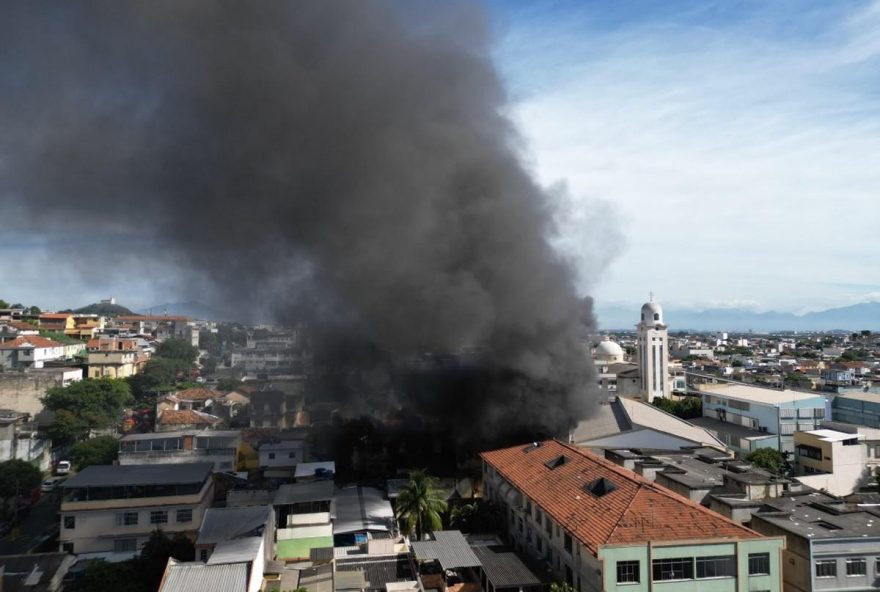 Incêndio na Fábrica Maximus Confecções de Fantasias no Rio