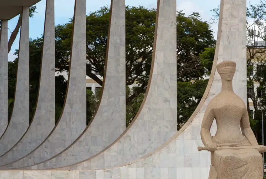 O Supremo Tribunal Federal (STF) retomou há pouco o julgamento sobre a descriminalização do porte de drogas para consumo pessoal.
(Foto: Agência Brasil)