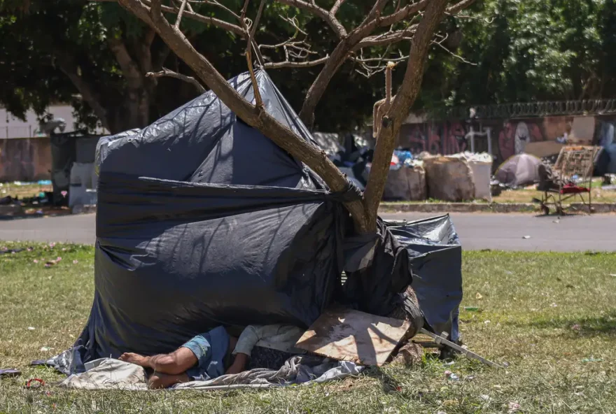 A articulação entre órgãos e entidades do poder público para garantir a ampliação da proteção socioassistencial à população em situação de rua foi estabelecida

(Foto: Reprodução/ Agência Brasil)