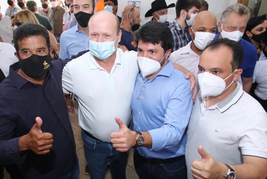 Da esquerda pra direita: deputado estadual Coronel Adailton, Célio Silveira, Márcio Corrêa e Pábio Mossoró, prefeito de Valparaíso de Goiás (Foto: Divulgação)