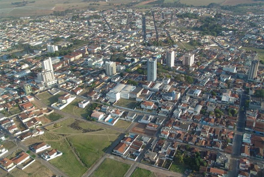 Menino autista fica sozinho com corpo da mãe, em Minas Gerais