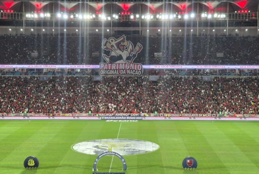 19a-rodada-do-campeonato-brasileiro3A-flamengo-arrasa-com-recorde-de-publico-no-maracana