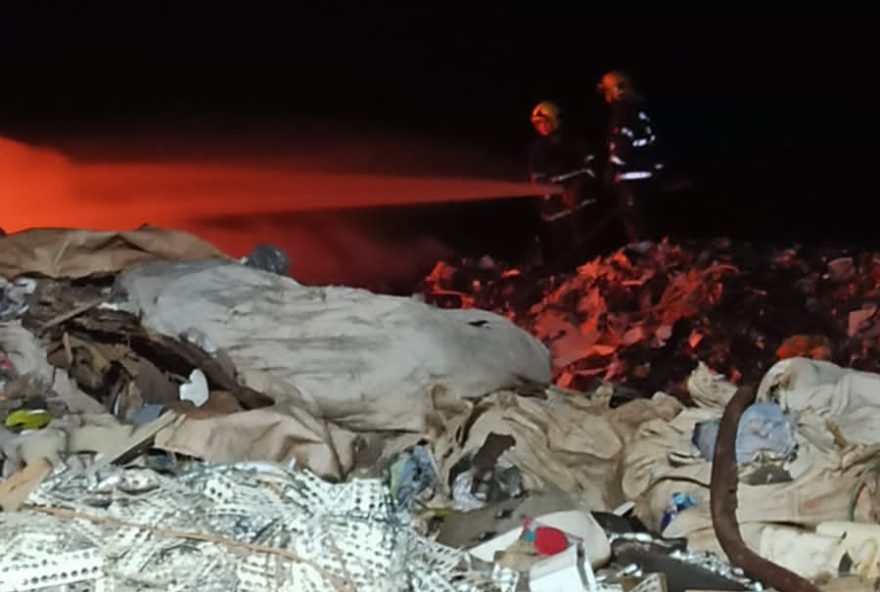 Incêndio foi registrado por moradores que, preocupados, acionaram o Corpo de Bombeiros. (Foto: Divulgação/CBMGO)