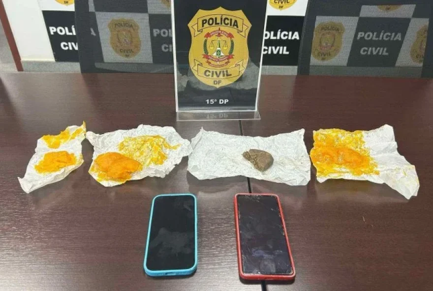O homem foi encontrado com três porções de crumble e uma porção de haxixe - (crédito: PCDF)