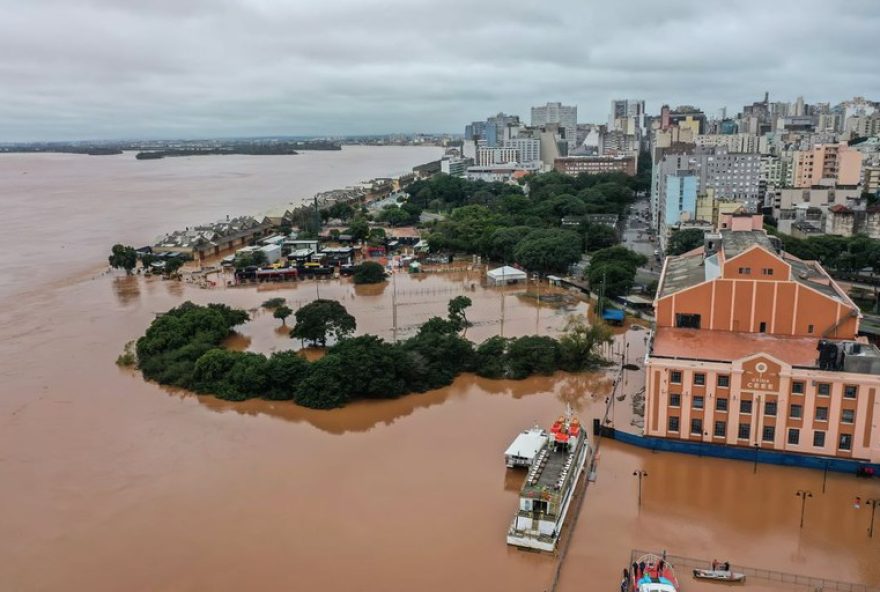 São mais de 327 mil pessoas que tiveram de deixar suas casas. (Foto: Gilvan Rocha/Agência Brasil)