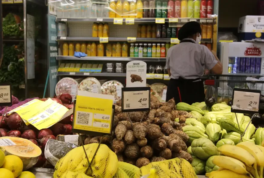 Alimentos podem ter aumento significativo por conta de efeitos climáticos e dólar