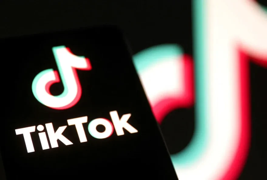 2025-01-11T191935Z_1_LYNXMPEL0A07Q_RTROPTP_4_TECH-TIKTOK-SUPREMACORTE-EUA