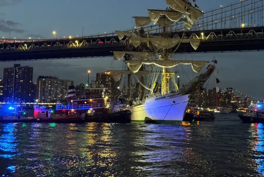 2025-05-18t162826z_404478794_rc20kea70kiy_rtrmadp_3_usa-new-york-boat