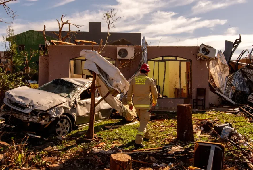 2025-11-09t144356z_1283074566_rc2wshazg15d_rtrmadp_3_brazil-weather-tornado