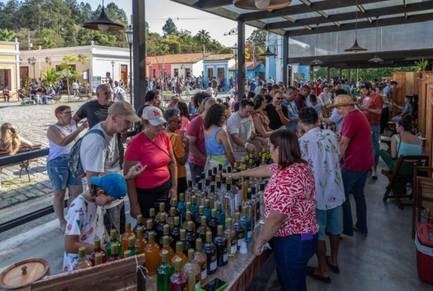 225o-festival-de-flores-e-licores-em-guararema3A-arte2C-gastronomia-e-entretenimento22